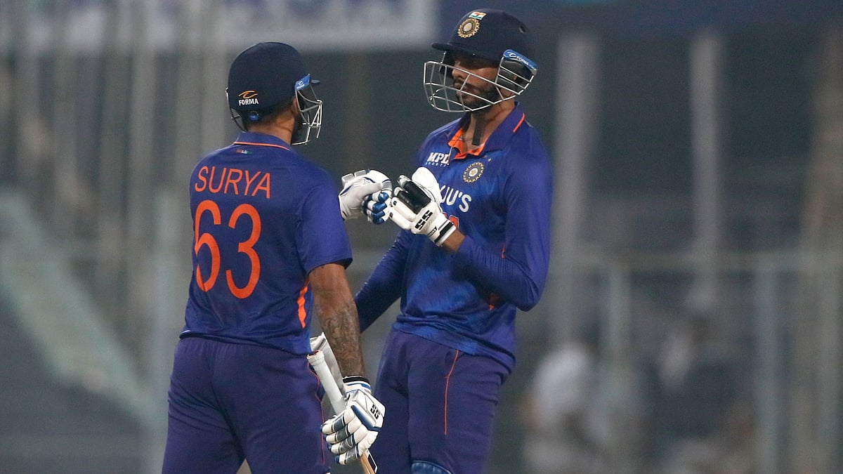 <div class="paragraphs"><p>Suryakumar Yadav and Venkatesh Iyer batting together at Eden Gardens</p></div>