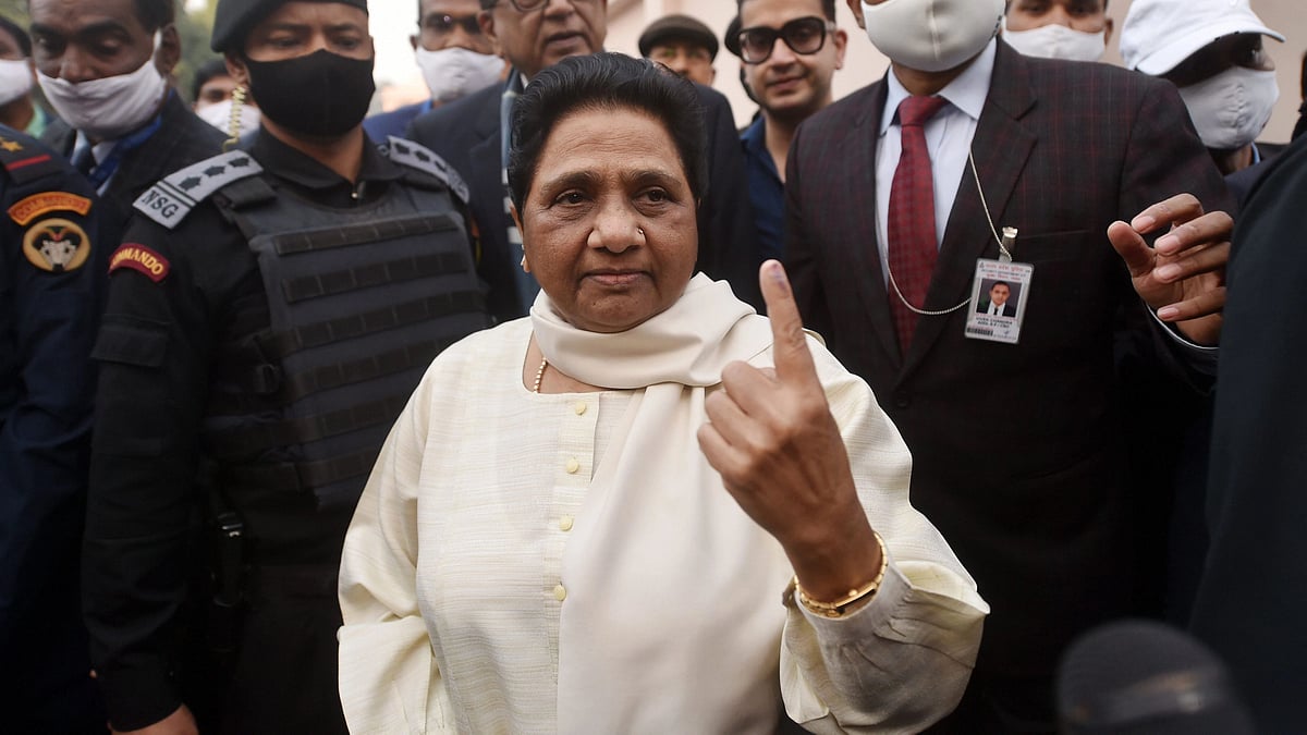 <div class="paragraphs"><p>Lucknow: BSP supremo Mayawati shows her inked finger after casting her vote, during the fourth phase of UP Assembly elections, in Lucknow, on Wednesday, 23 February.</p></div>