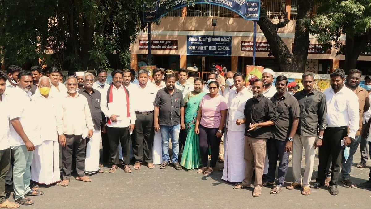 <div class="paragraphs"><p>The girl’s parents reached out to educationists and political parties who gathered at the school gates on Monday, 7 February.</p></div>