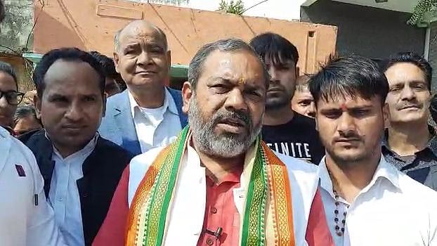 <div class="paragraphs"><p>Nearly two weeks after AIMIM chief <a href="https://www.thequint.com/uttar-pradesh-elections/day-after-attack-aimim-chief-asaduddin-owaisi-gets-z-category-security#read-more">Asassudin Owaisi's vehicle was attacked</a>, BJP leader and Uttar Pradesh Minister Sunil Bharala on Tuesday, 15 February, visited the residences of the alleged perpetrators and marked his support for the accused.</p></div>