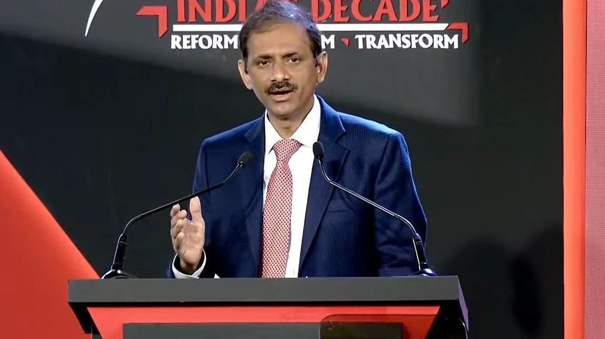 <div class="paragraphs"><p>CEO of IDFC First Bank Ltd V Vaidyanathan gifts $530,000 worth of shares owned by him to his support staff. Image used for representative purposes.&nbsp;</p></div>