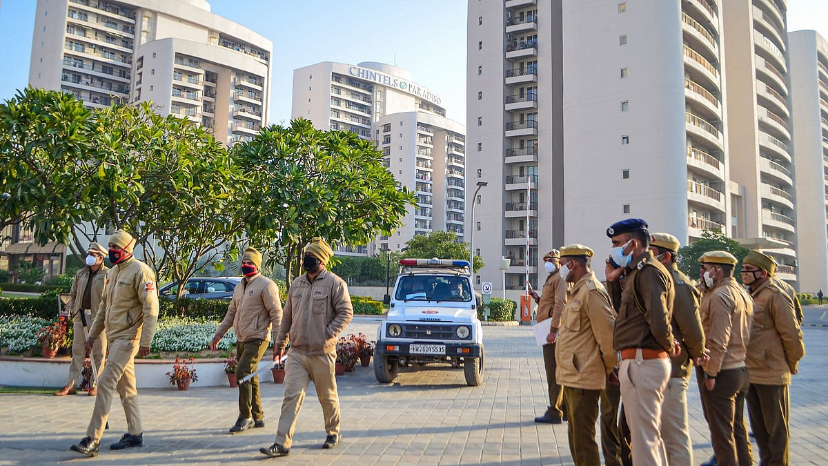 <div class="paragraphs"><p>Police personnel stand guard as residents protest against the builder after a portion of a building of the Chintels Paradiso housing society collapsed on Thursday evening.</p></div>