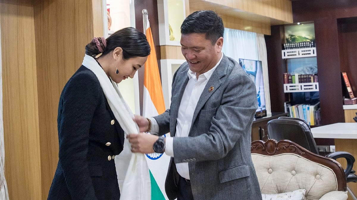 <div class="paragraphs"><p>Badhaai Do actor Chum Darang being felicitated by Arunachal Pradesh Chief Minister Pema Khandu.</p></div>