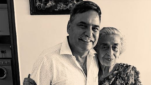 <div class="paragraphs"><p>Anil Golani, left, with his friend. </p></div>