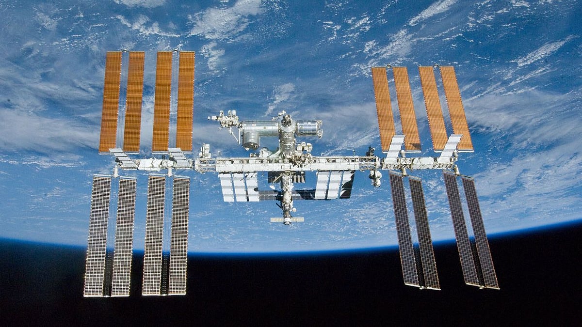 <div class="paragraphs"><p>International Space Station</p></div>