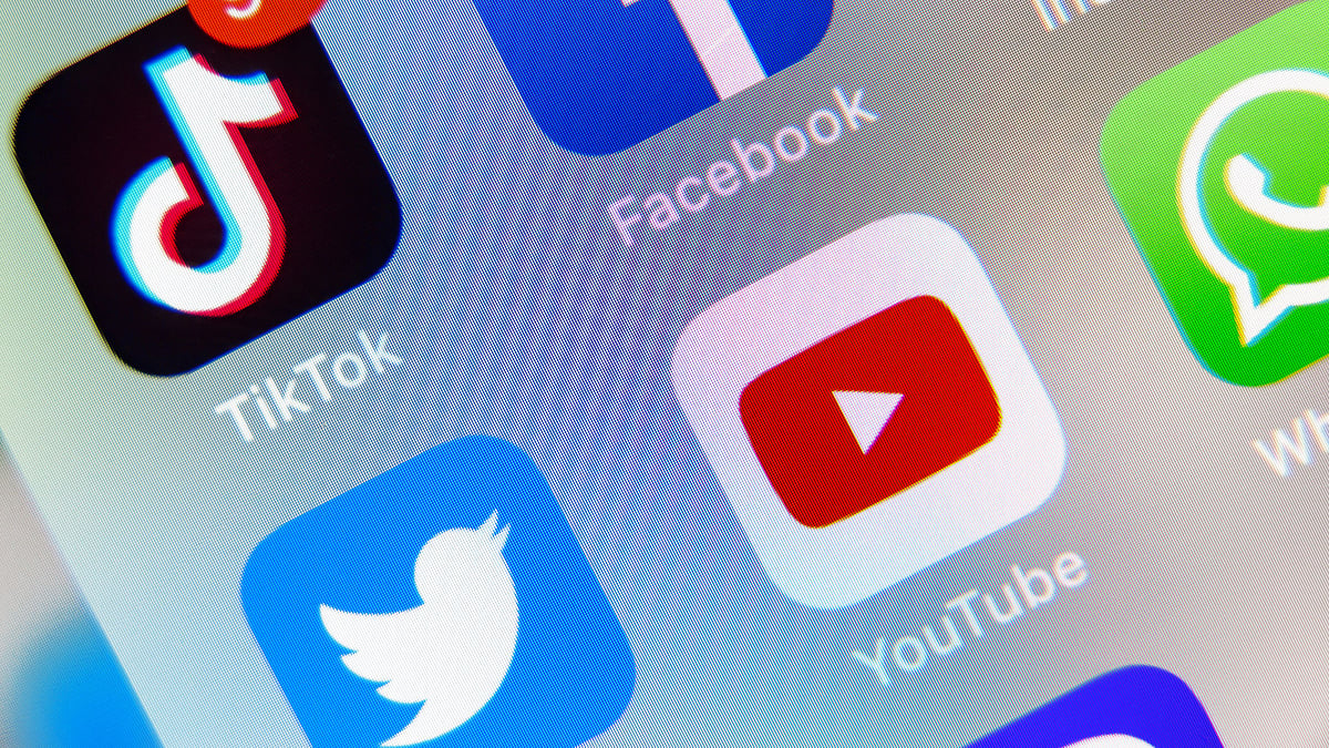 <div class="paragraphs"><p>YouTube makes it easier to spot when a person goes live.</p></div>