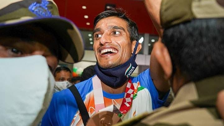 <div class="paragraphs"><p>File: India's Paralympian Sharad Kumar arrived in New Delhi to a great welcome. </p></div>