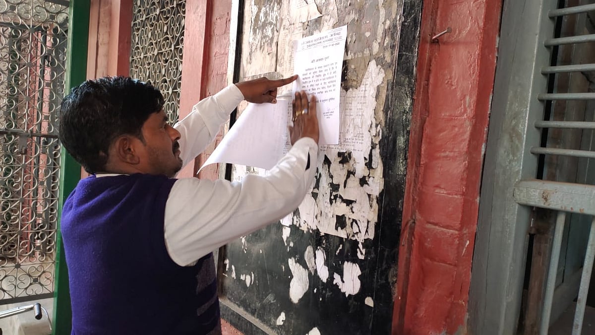 <div class="paragraphs"><p>Notice being put up in DS college.</p></div>