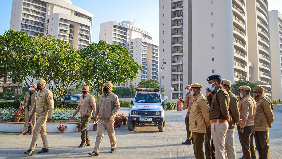 <div class="paragraphs"><p>Police personnel stand guard as residents protest against the builder after a portion of a building of Chintels Paradiso housing society collapsed on Thursday evening.</p></div>