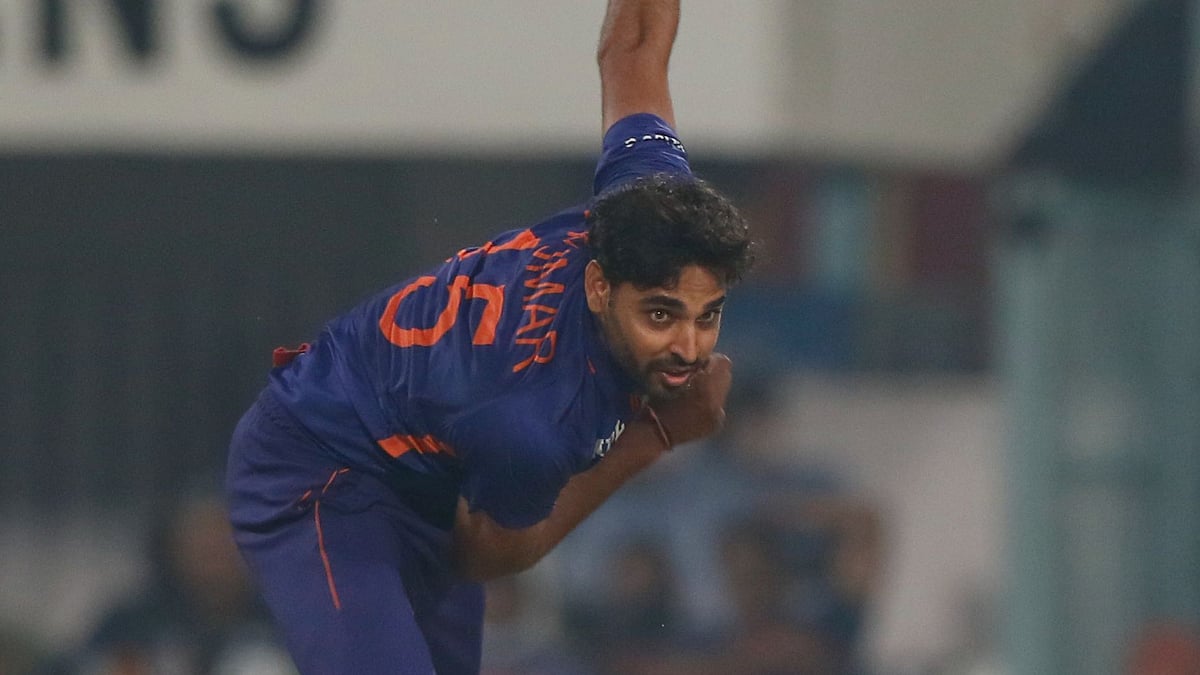 <div class="paragraphs"><p>Bhuvneshwar Kumar in action</p></div>