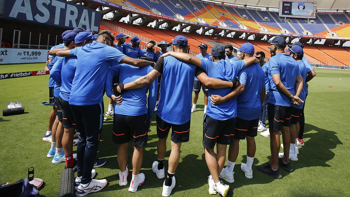 <div class="paragraphs"><p>Team India in a huddle</p></div>