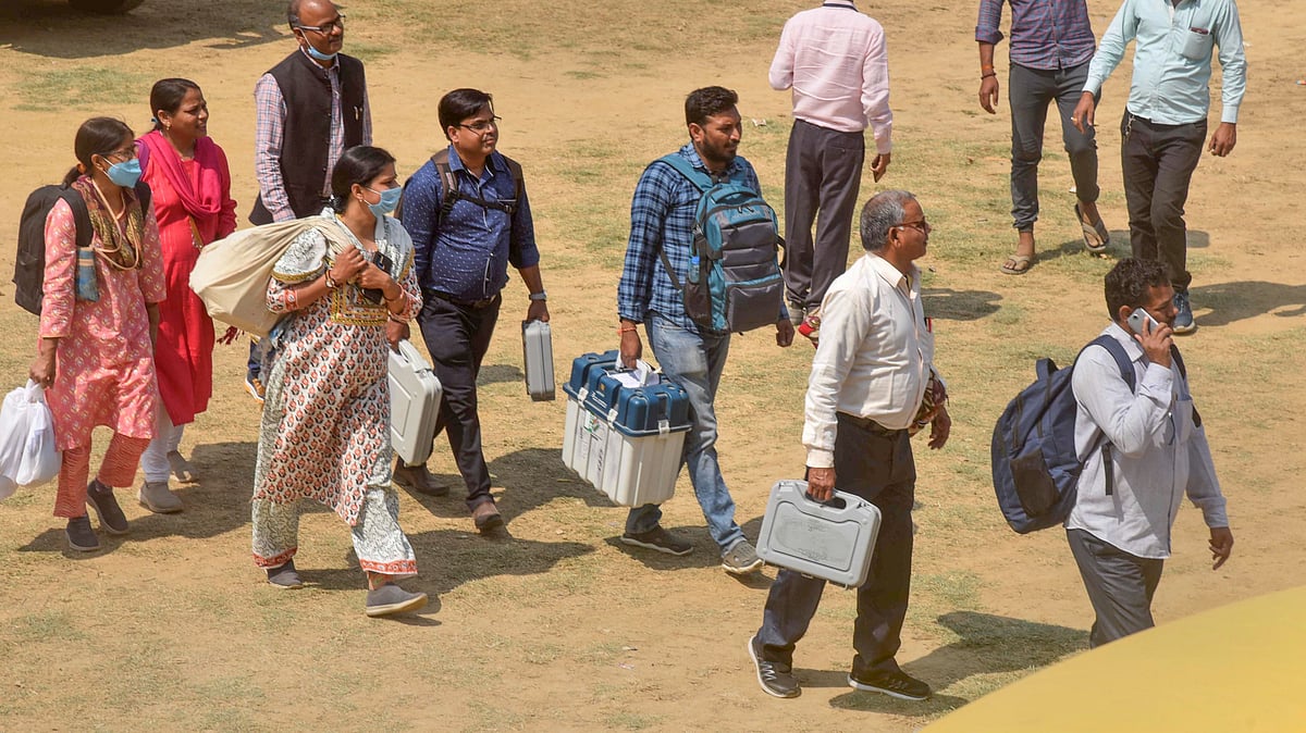 <div class="paragraphs"><p>A day after Samajwadi Party President Akhilesh Yadav alleged EVM tampering in Varanasi, the Election Commission has asked Uttar Pradesh chief election office to take action against Varanasi Additional District Magistrate NK Singh. (Representative photo)</p></div>