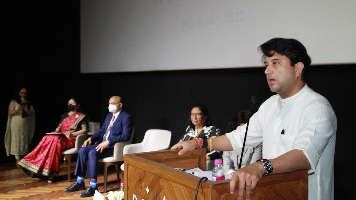 <div class="paragraphs"><p>Civil Aviation Minister Jyotiraditya Scindia on Wednesday, 16 March, urged all Indian airlines to consider providing paternity leaves to male employees so that they too can share the responsibility of raising a child.</p></div>