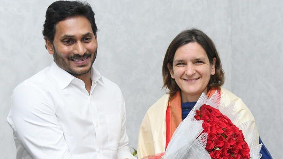 <div class="paragraphs"><p>Andhra Preadesh CM Jagan Mohan Reddy with Nobel Laureate Esther Duflo in Vijayawada on Monday, 28 March.</p></div>