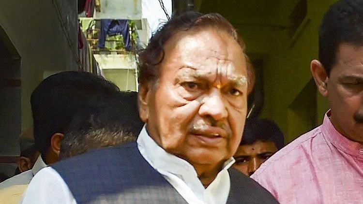 <div class="paragraphs"><p>A Special Court for People's Representatives has ordered the Karnataka police to conduct a probe against Karnataka Rural Development and Panchayat Raj minister <a href="https://www.thequint.com/news/politics/siddaramaiah-leads-overnight-protest-in-karnataka-assembly-against-bjp-leaders-comment-about-the-tricolour-demands-his-resignation">KS Eshwarappa</a> for provocative speeches made following the murder of <a href="https://www.thequint.com/news/politics/government-should-take-action-irrespective-of-affiliation-congress-on-bajrang-dal-mans-murder-in-karnataka">Bajrang Dal</a> worker<a href="https://www.youtube.com/watch?v=sasi1Zyrspw"> Harsha</a>.</p></div>