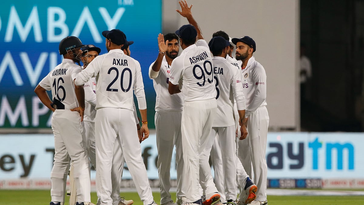 <div class="paragraphs"><p>India celebrate a wicket on Day 1 of the second Test against Sri Lanka</p></div>