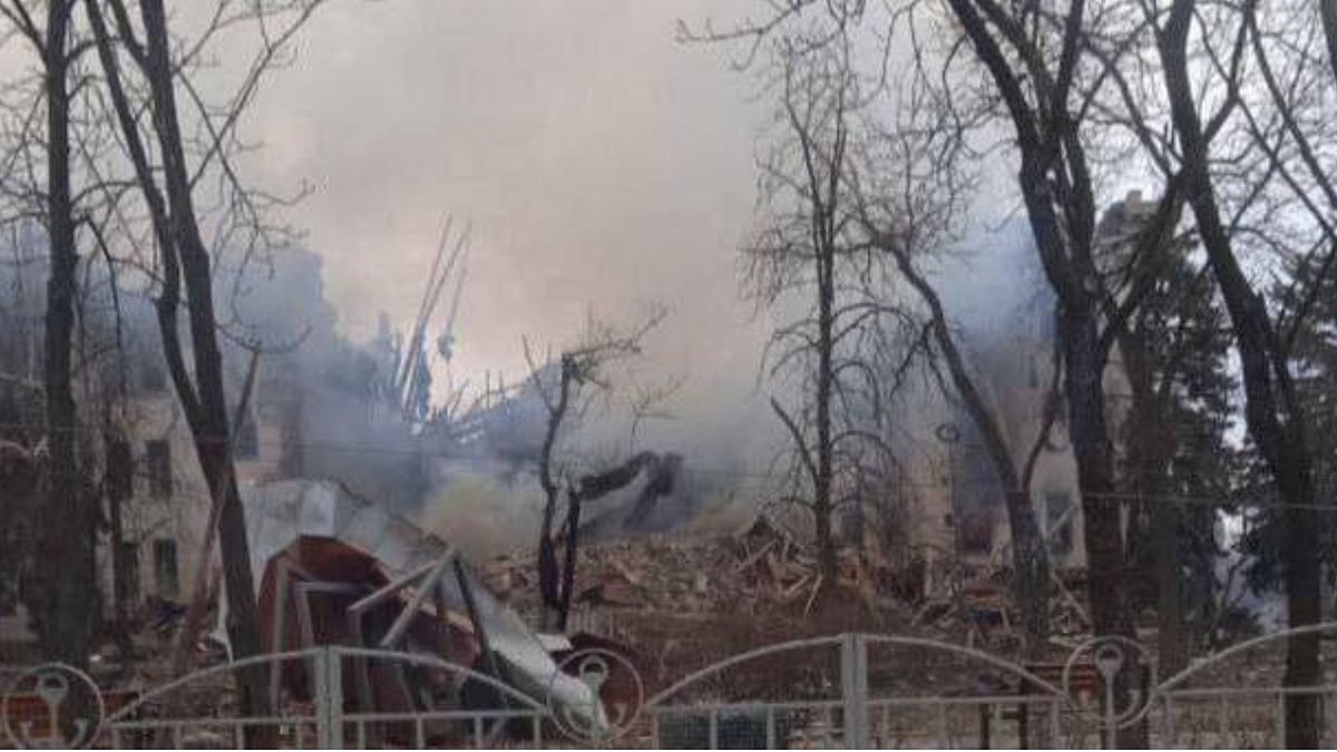 <div class="paragraphs"><p>At least 300 are feared dead in the bombing of a theatre in the port city of Mariupol. </p></div>