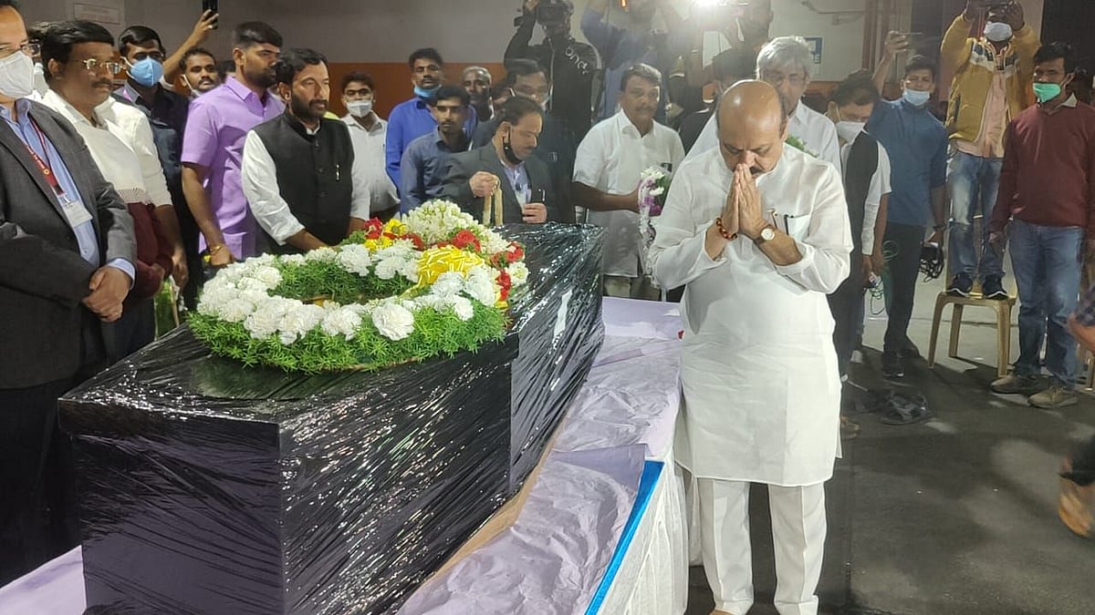 <div class="paragraphs"><p>Bommai shared a video of the same and said, "Received and honoured body of our student Naveen Gyanagoudar killed in indiscriminate bomb shelling in Russia-Ukraine war."</p></div>