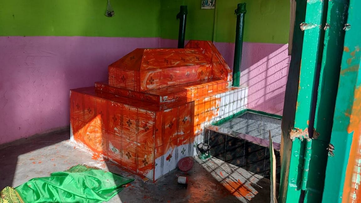 <div class="paragraphs"><p>In the wee hours of Sunday, 13 March, a mob of unidentified men vandalised a shrine located on the route between Madhya Pradesh's Narmadapuram and Pipariya.</p></div>
