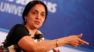 <div class="paragraphs"><p>NSE Phone Tapping Case: Delhi HC Grants Bail To Ex-NSE CEO Chitra Ramakrishna </p></div>