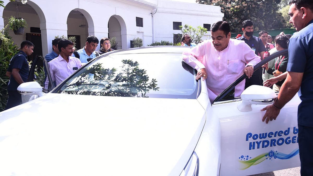 <div class="paragraphs"><p>Union Minister Nitin Gadkari embarking on the hydrogen car outside Parliament on Wednesday.&nbsp;</p></div>