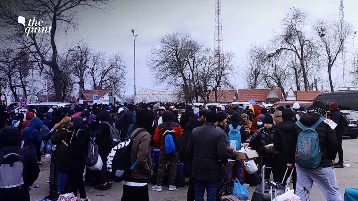 <div class="paragraphs"><p>Multiple students have posted videos with SOS calls from the Siret border crossing.</p></div>