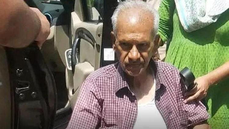 <div class="paragraphs"><p>An elderly man spends the night in a locker room of the Union Bank of India branch in Hyderabad due to negligence of staff.</p></div>