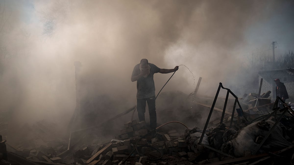 <div class="paragraphs"><p>Neighbours try to extinguish the fire of a house, destroyed after a Russian attack in Kharkiv, Ukraine, Thursday, 24 March.</p></div>
