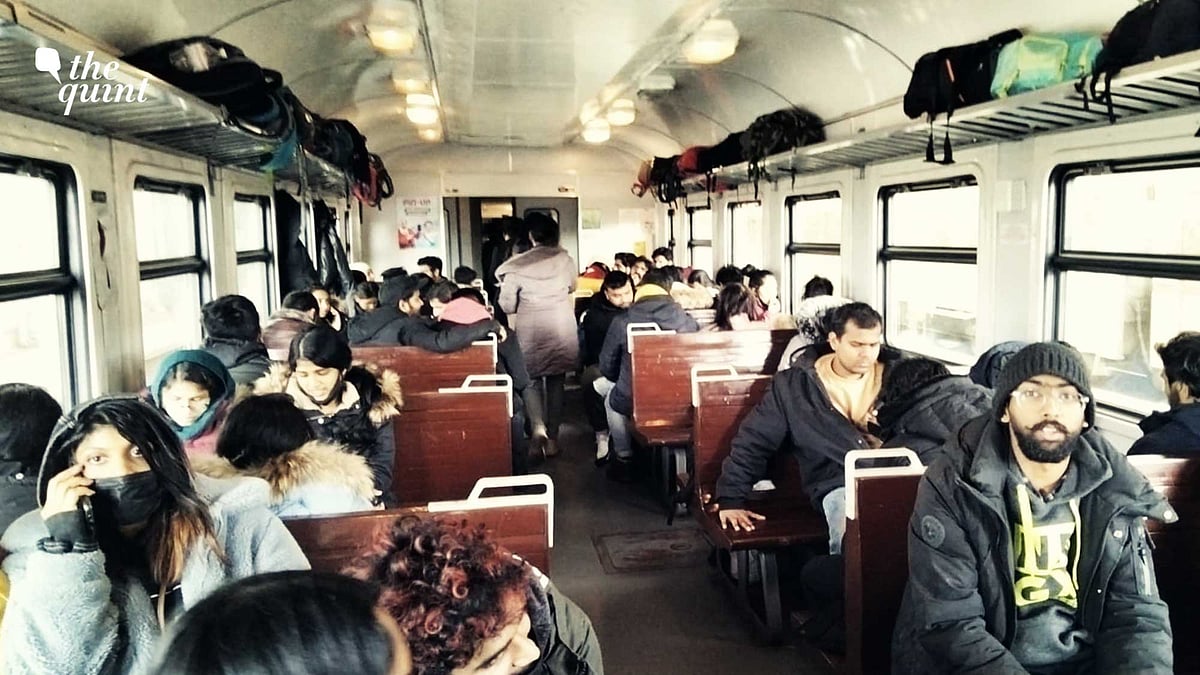 <div class="paragraphs"><p>As many as 600 students were rescued from Sumy on 8 March.</p></div>
