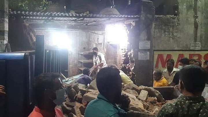 <div class="paragraphs"><p>A similar incident had taken place on 16 October 2021, when an ISKCON <a href="https://www.thequint.com/news/world/mob-violently-attack-bangladesh-iskcon-noakhali-one-killed-communal-violence-hindu-temples-attacked-durga-puja">temple in Bangladesh's Noakhali was vandalised</a>, leading to the death of a devotee.</p></div>