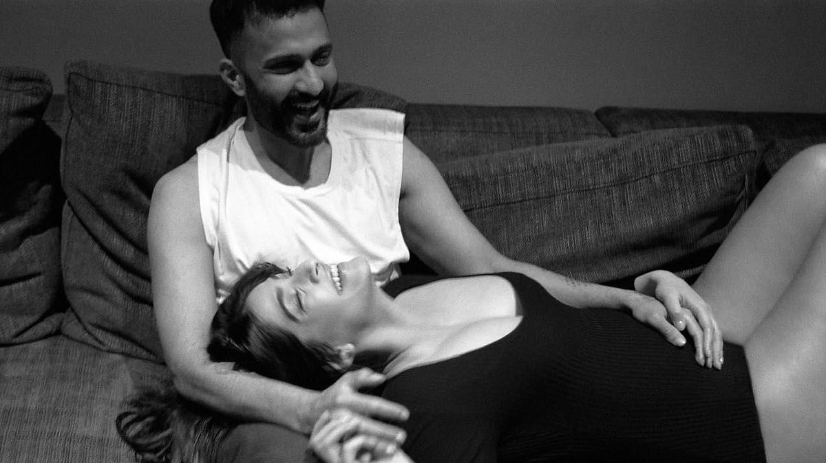 <div class="paragraphs"><p>Sonam Kapoor and Anand Ahuja announce first pregnancy.</p></div>