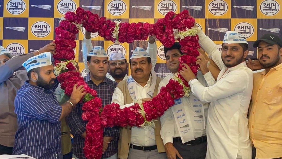 <div class="paragraphs"><p>Congress leader from Gujarat and former party spokesperson Kailash Gadhvi joined the Aam Aadmi Party in Ahmedabad, on Sunday, PTI reported.</p></div>