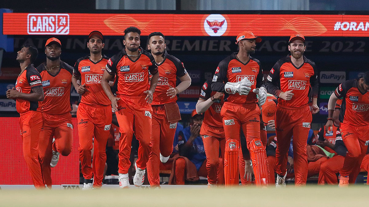 <div class="paragraphs"><p>SRH players enter the field&nbsp;</p></div>