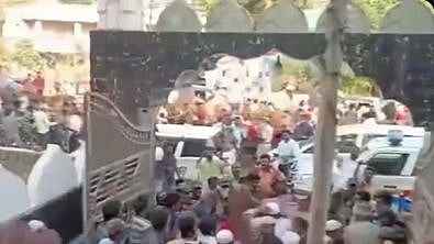 <div class="paragraphs"><p>BJP leader Sunil Deodhar on Monday, 25 April, alleged that stones and bottles were pelted from an 'illegal mosque' during a ‘Hanuman Sobha Yatra’ that was conducted in Andhra Pradesh's Nellore on Sunday.</p></div>