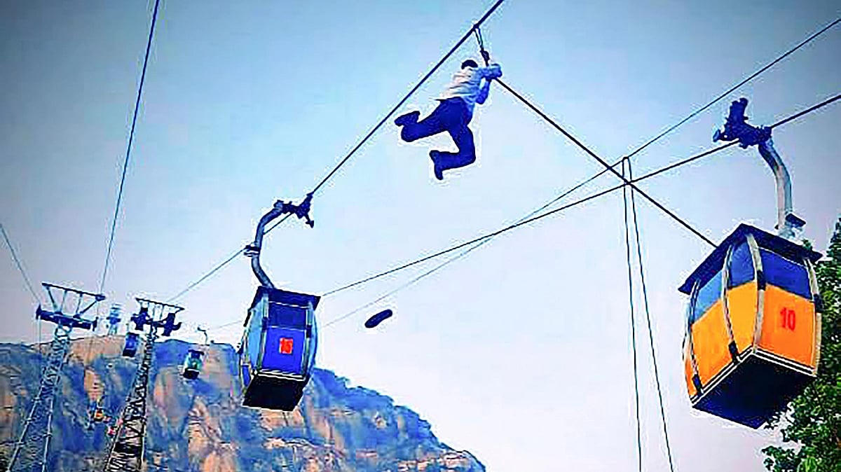 <div class="paragraphs"><p>The operation to rescue people stuck mid-air in Jharkhand's Trikut hills was completed 46 hours after it began on Tuesday, 12 April, Chief Minister Hemant Soren said.</p></div>