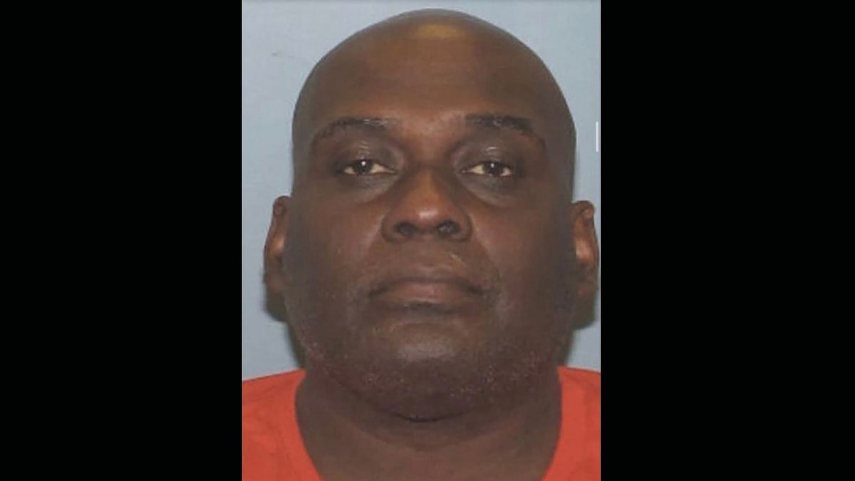 <div class="paragraphs"><p>New York City Mayor Eric Adams said on Wednesday, 13 April, that the 62-year-old man identified so far as a "person of interest" in the shooting at a Brooklyn subway in the city on Tuesday is now considered a suspect.</p><p><br></p></div>