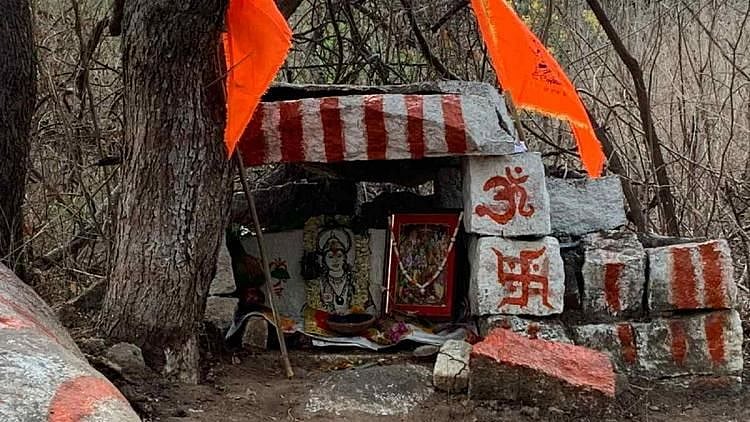 <div class="paragraphs"><p>Ram Temple set up on University of Hyderabad campus.</p></div>