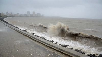 <div class="paragraphs"><p>Sea levels could rise by a meter and force millions of people to migrate by 2100 if current trends in climate change continue unabated, according to a UN report on Wednesday. </p></div>