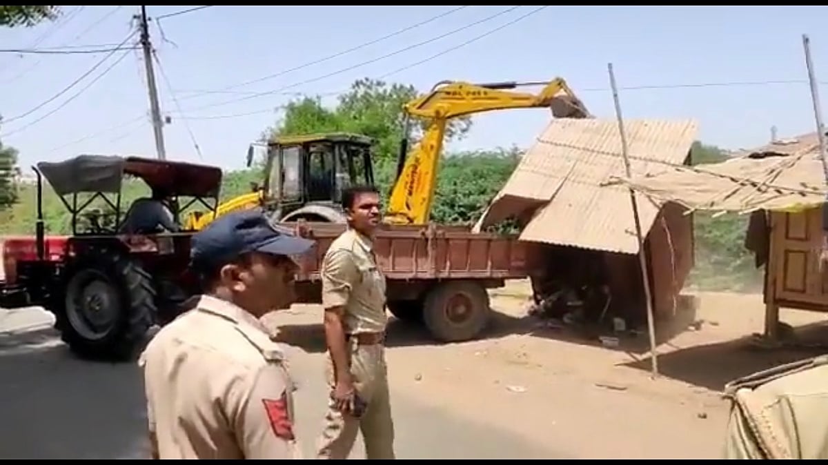 <div class="paragraphs"><p>Shops being demolished in Gujarat's Khambhat on Friday, 15 April, days after communal clashes erupted in the city on the occasion of Ram Navami. </p></div>