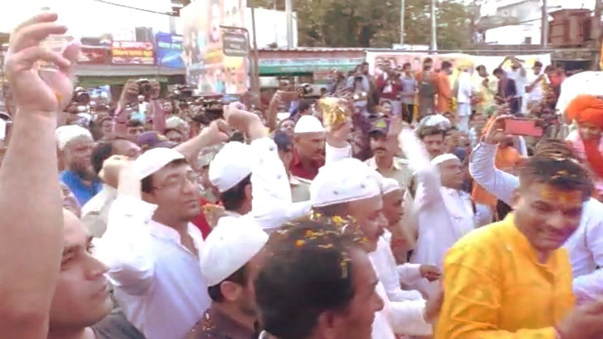 <div class="paragraphs"><p>Amidst heightened communal tensions in the aftermath of the Ram Navami violence, a rather harmonious atmosphere was visible, with Muslims showering flower petals on Hindus and visuals of the members of the two communities embracing each other.</p></div>