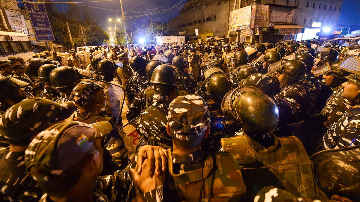 <div class="paragraphs"><p>Heavy police deployment after violent clashes broke out during a Hanuman Jayanti procession at Jahangirpuri, in New Delhi, Saturday, 16 April.</p></div>