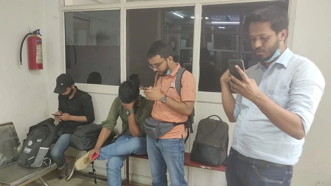 <div class="paragraphs"><p>In two separate incidents, journalists were assaulted by right-wing mobs at the 'Hindu Mahapanchayat' event in North West Delhi's Burari on Sunday, 3 April, afternoon.</p></div>