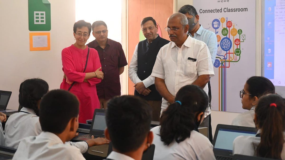 <div class="paragraphs"><p>Kerala educationists visit Delhi school as welcomed by AAP leader Atishi Marlena.</p></div>