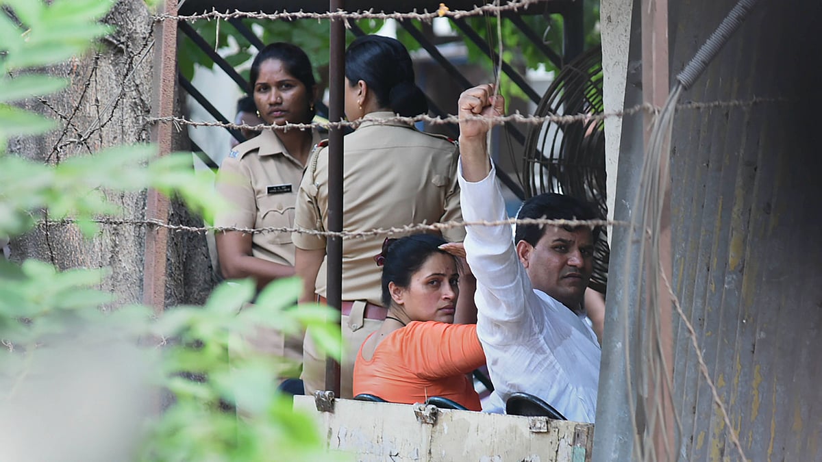 <div class="paragraphs"><p>MP Navneet Rana and her husband MLA Ravi Rana.</p></div>