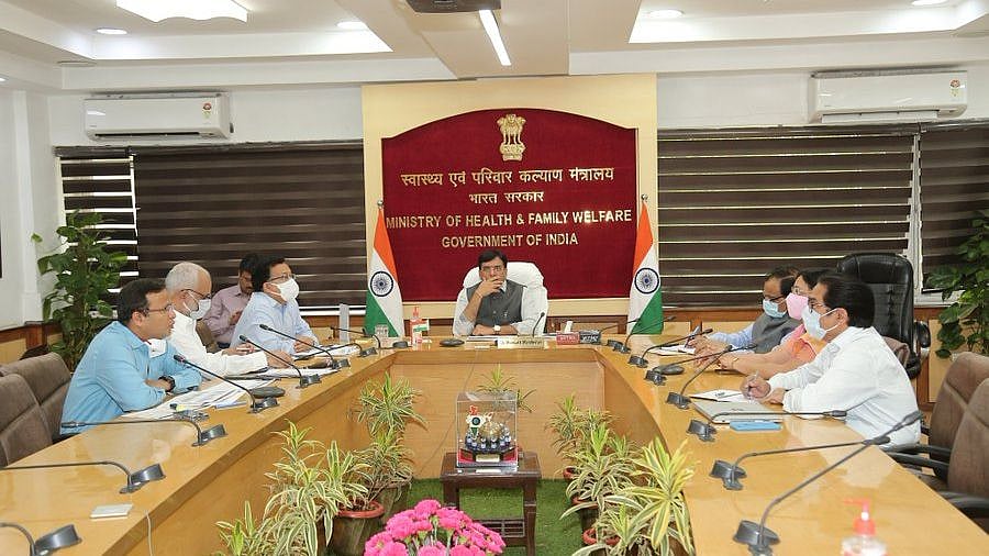 <div class="paragraphs"><p>Union Health Minister Mansukh Mandaviya chaired a meeting on Tuesday, 12 April, with the key experts and officials of the country on the new ‘XE variant’ of COVID-19, which has been detected in India.</p></div>