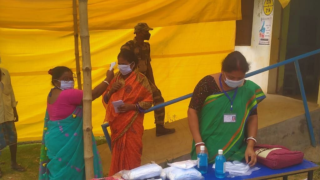 <div class="paragraphs"><p>Violence was reported from West Bengal on Tuesday, 12 April, where voting is underway for the bypolls to the Lok Sabha seat of Asansol and Ballygunge Assembly constituency.</p></div>