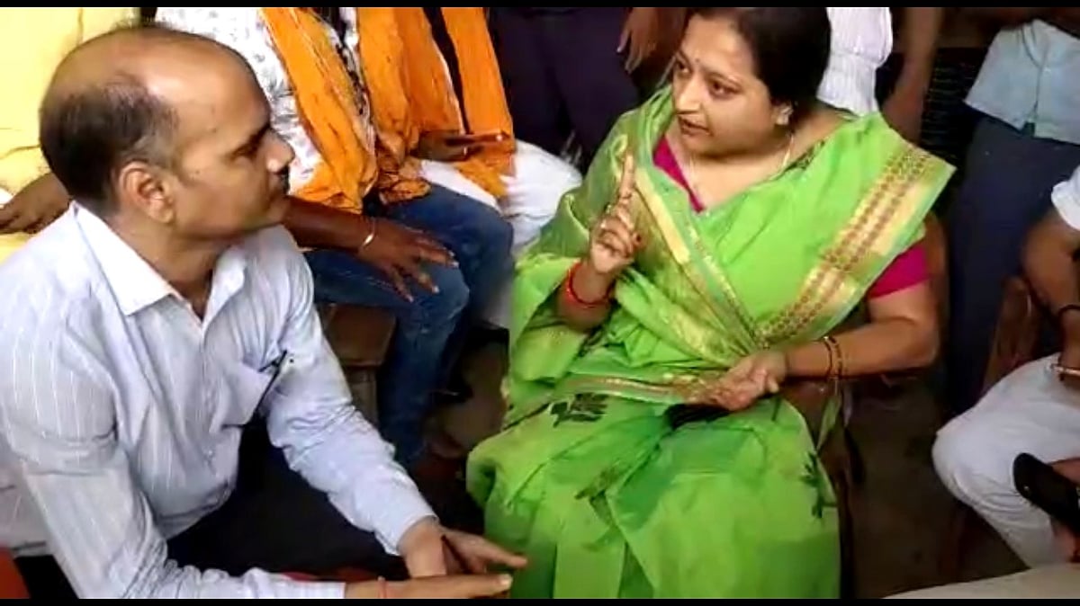 <div class="paragraphs"><p>A Bharatiya Janata Party (BJP) MLA named Ketki Singh admonished an official on Wednesday, 27 April, in Uttar Pradesh's Ballia for allegedly bulldozing the house of a poor family during a demolition drive.</p></div>
