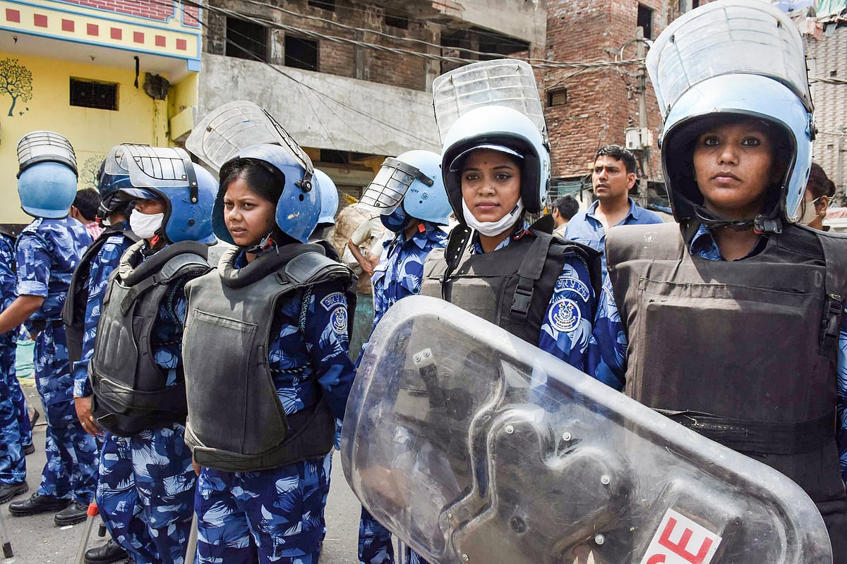 <div class="paragraphs"><p>Women paramilitary personnel keep vigil after bricks were allegedly thrown at Delhi Police Crime Branch team at C-block in Jahangirpuri.</p></div>