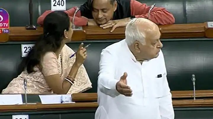 <div class="paragraphs"><p>The viral photo of Shashi Tharoor talking to Surpiya Sule in Parliament.</p></div>