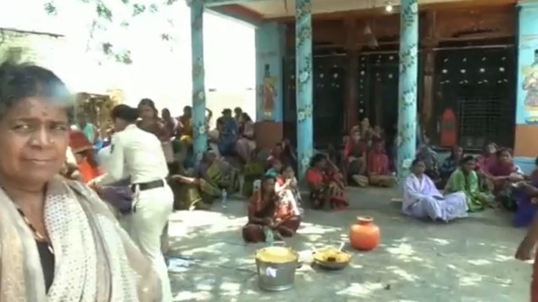 <div class="paragraphs"><p>Eight members of a Dalit family from Huvinahalli entered a temple amid tight police security and performed tonsuring ceremonies for their child.</p></div>